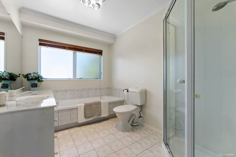 Photo of property in 55 Orangewood Drive, Northpark, Auckland, 2013