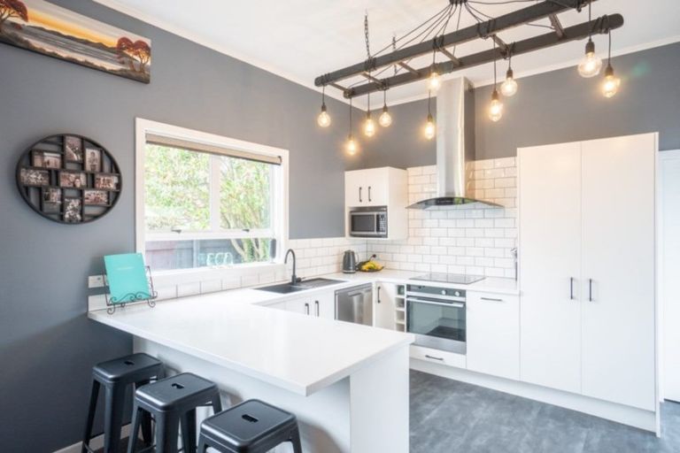 Photo of property in 46 Kingswood Street, Takaro, Palmerston North, 4412