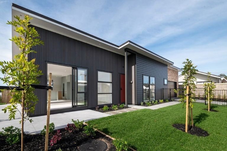 Photo of property in 1 Tiromoana Drive, Red Beach, 0932