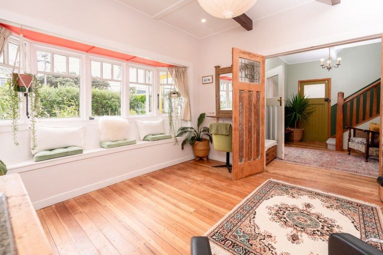 Photo of property in 40 Apu Crescent, Lyall Bay, Wellington, 6022