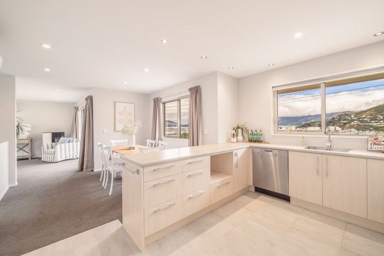 Photo of property in 10 Saint Davids Street, Lyttelton, 8082