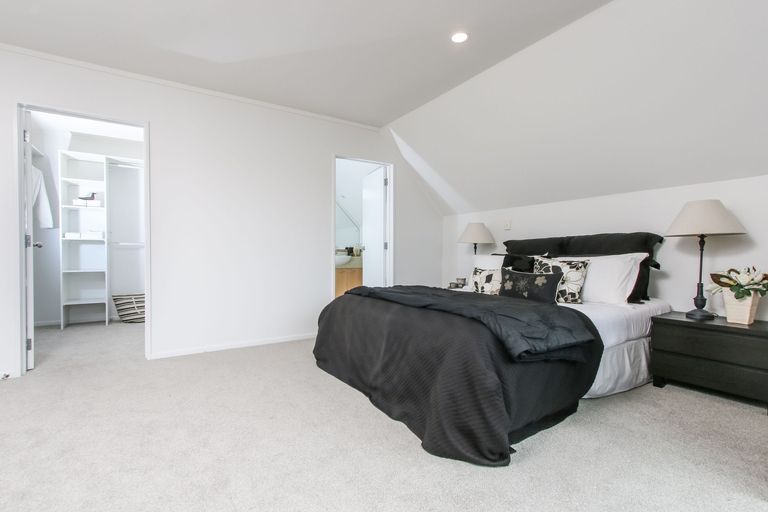 Photo of property in 21/15a Vinograd Drive, Te Atatu Peninsula, Auckland, 0610