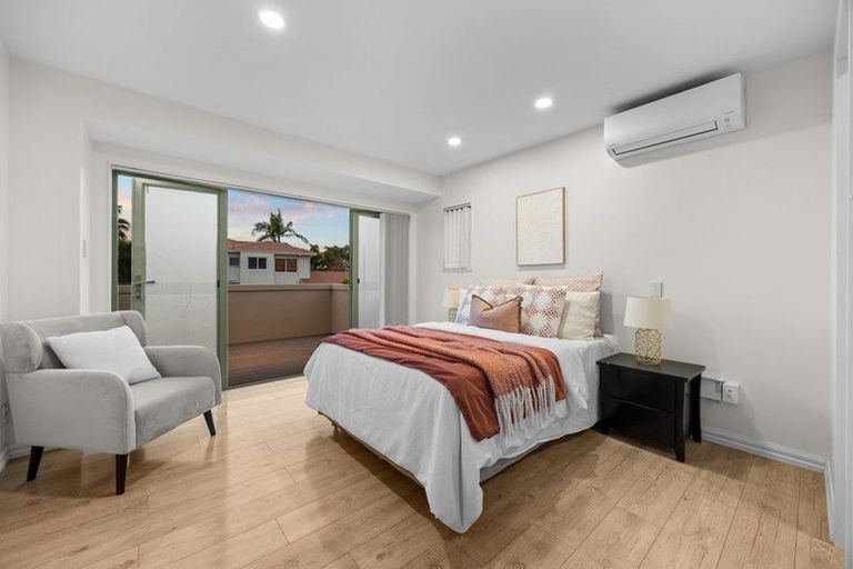 Photo of property in 68 Marina View Drive, West Harbour, Auckland, 0618