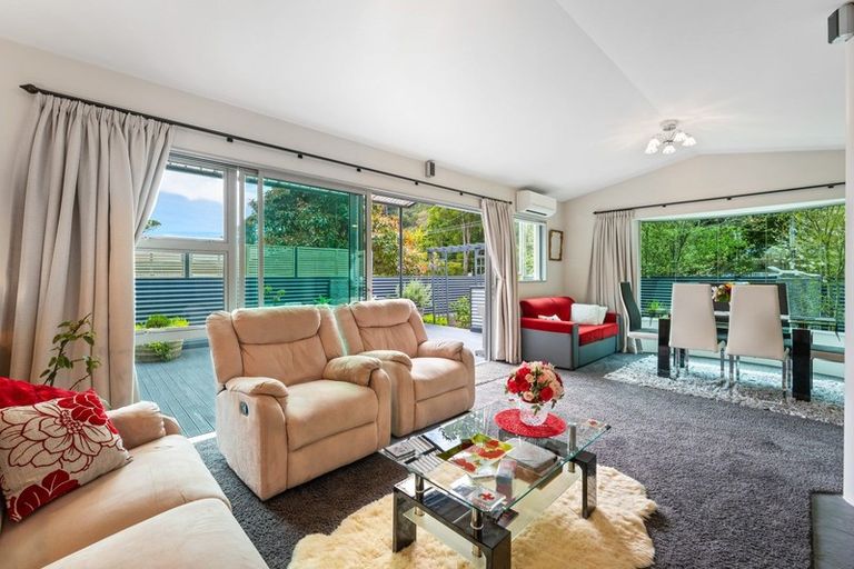 Photo of property in 108 Pinehaven Road, Pinehaven, Upper Hutt, 5019