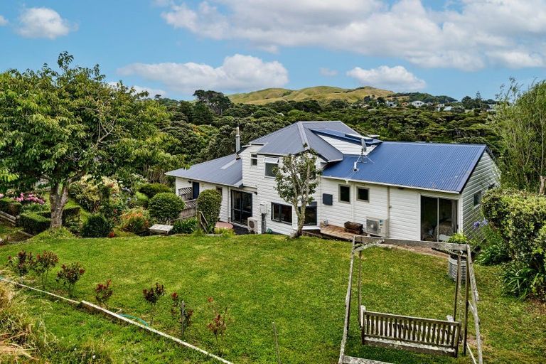 Photo of property in 18 Te Pari Pari Road, Pukerua Bay, 5026