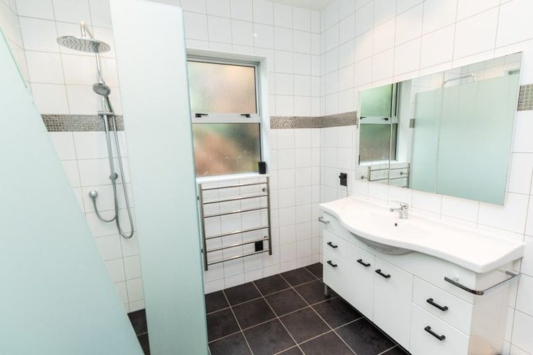 Photo of property in 30c Collins Avenue, Tawa, Wellington, 5028