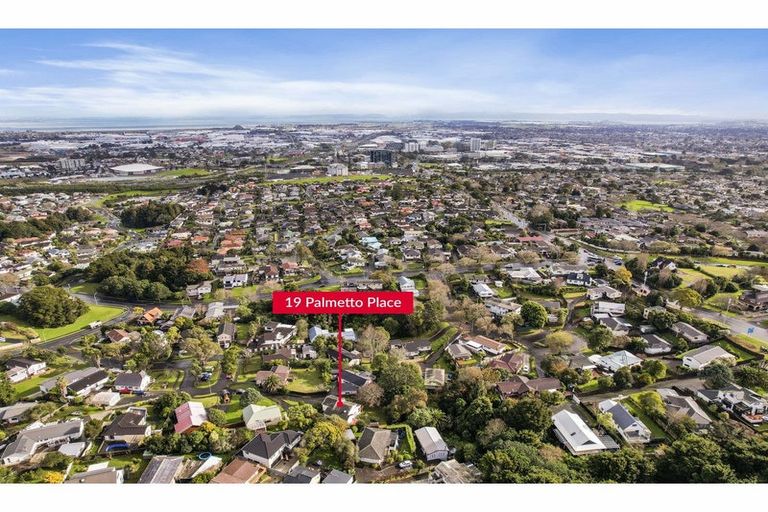 Photo of property in 19 Palmetto Place, Goodwood Heights, Auckland, 2105