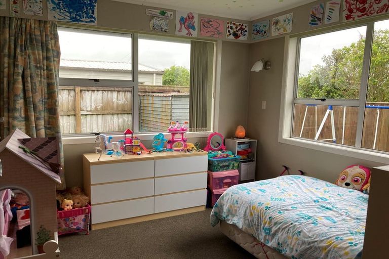 Photo of property in 8 Evelyn Place, Welbourn, New Plymouth, 4310