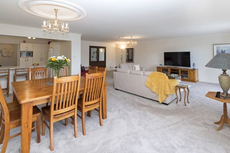 Photo of property in 2/9 Takutai Avenue, Bucklands Beach, Auckland, 2012