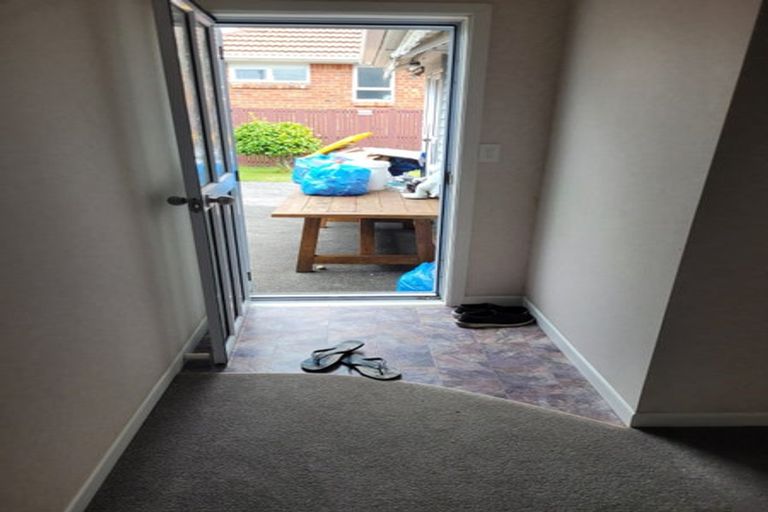 Photo of property in 15 Tiki Street, New Lynn, Auckland, 0600