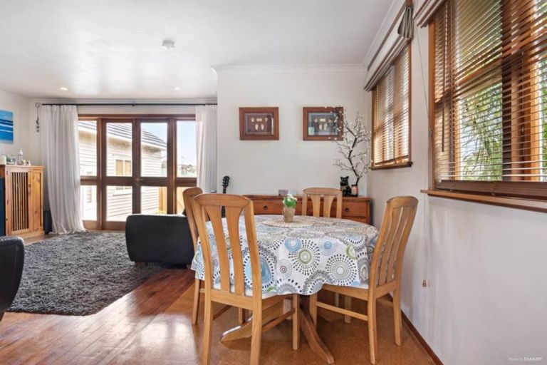 Photo of property in 1/9 Merton Avenue, Glenfield, Auckland, 0627