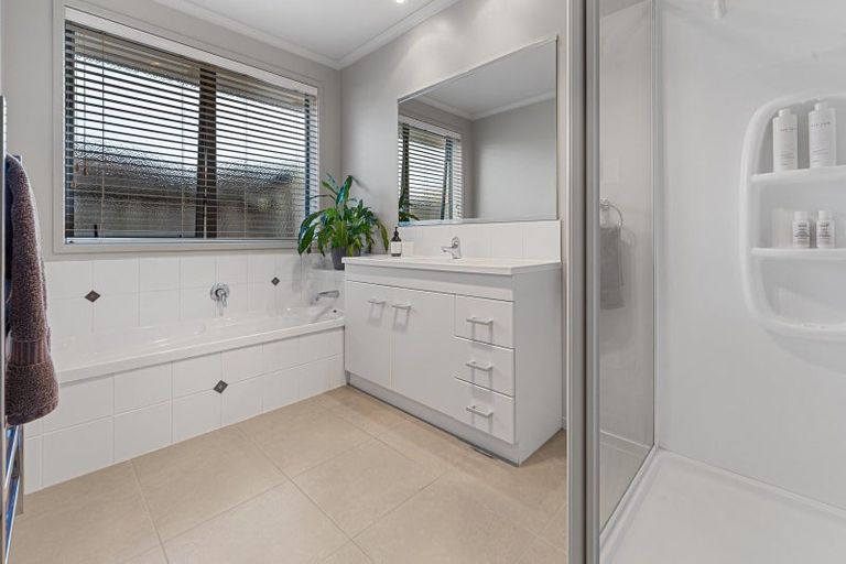 Photo of property in 6 Barometer Way, Pyes Pa, Tauranga, 3112