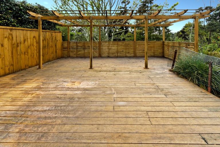 Photo of property in 32 Longfellow Parade, Glen Eden, Auckland, 0604