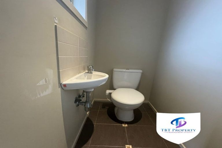 Photo of property in 14 Portadown Avenue, Pakuranga Heights, Auckland, 2010