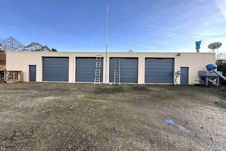 Photo of property in 17 Side Street, Clinton, 9534