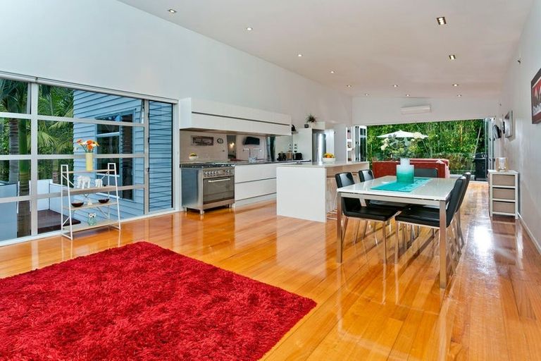 Photo of property in 16c Charmaine Road, Torbay, Auckland, 0630