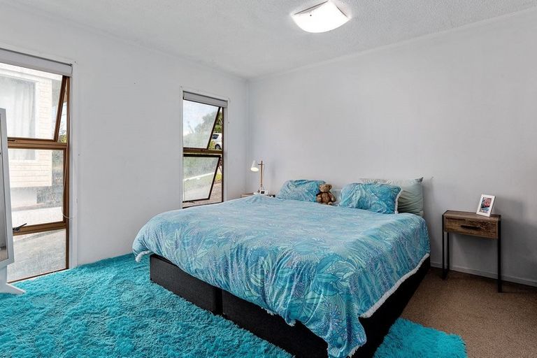 Photo of property in 1/57 Aeroview Drive, Beach Haven, Auckland, 0626