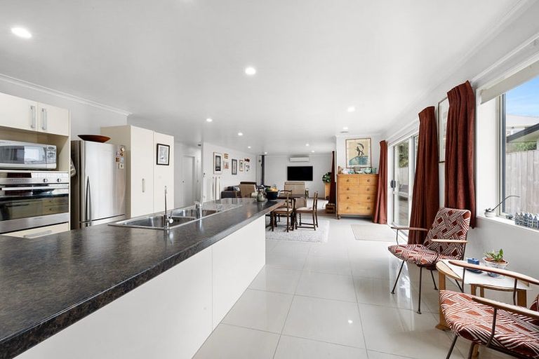 Photo of property in 24 Moulton Street, Moturoa, New Plymouth, 4310