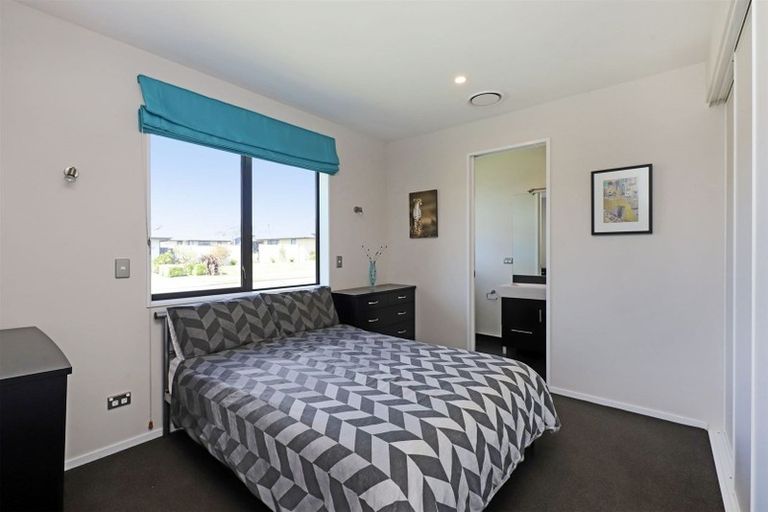 Photo of property in 2 Whittaker Place, Havelock North, 4130