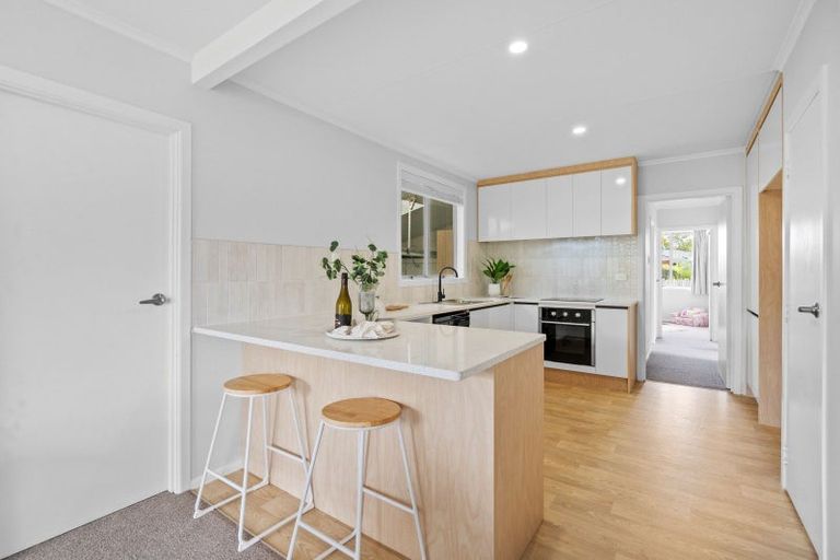 Photo of property in 16 Rhonda Avenue, Deanwell, Hamilton, 3206