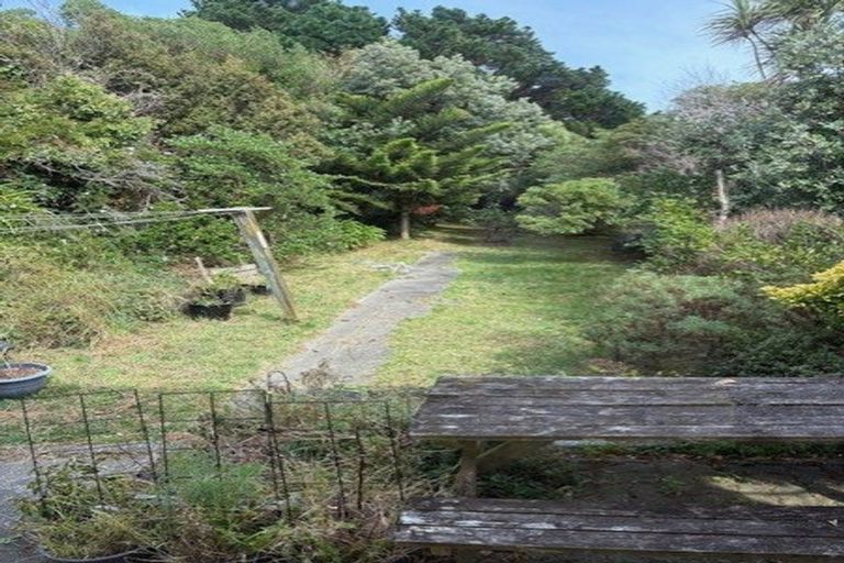 Photo of property in 37 Milne Terrace, Island Bay, Wellington, 6023