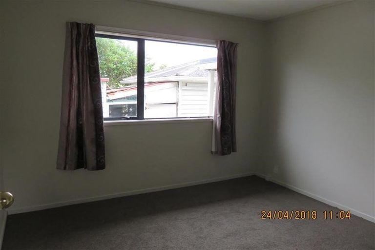Photo of property in 36 Strid Road, Te Atatu South, Auckland, 0610