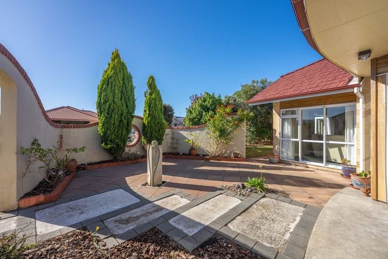 Photo of property in 2 Marewa Place, Waikanae Beach, Waikanae, 5036
