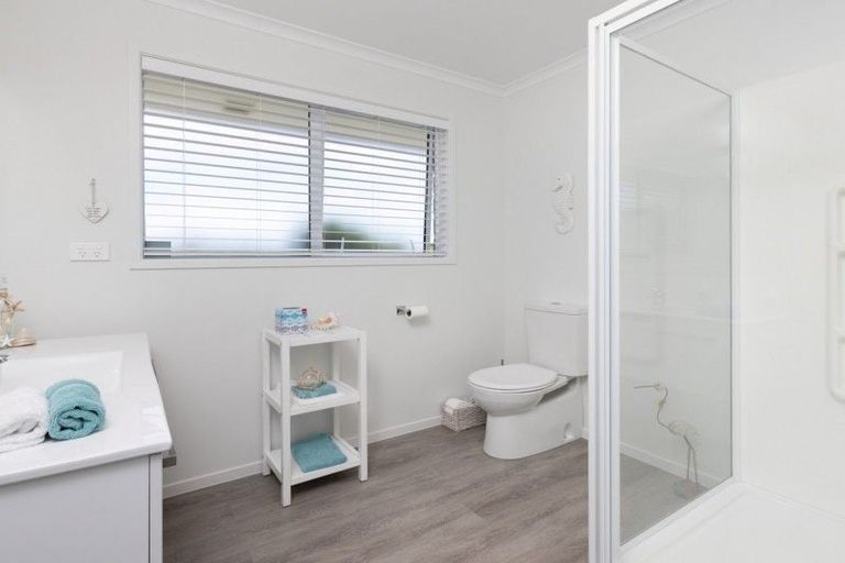 Photo of property in 18 Ellesmere Close, Pyes Pa, Tauranga, 3112