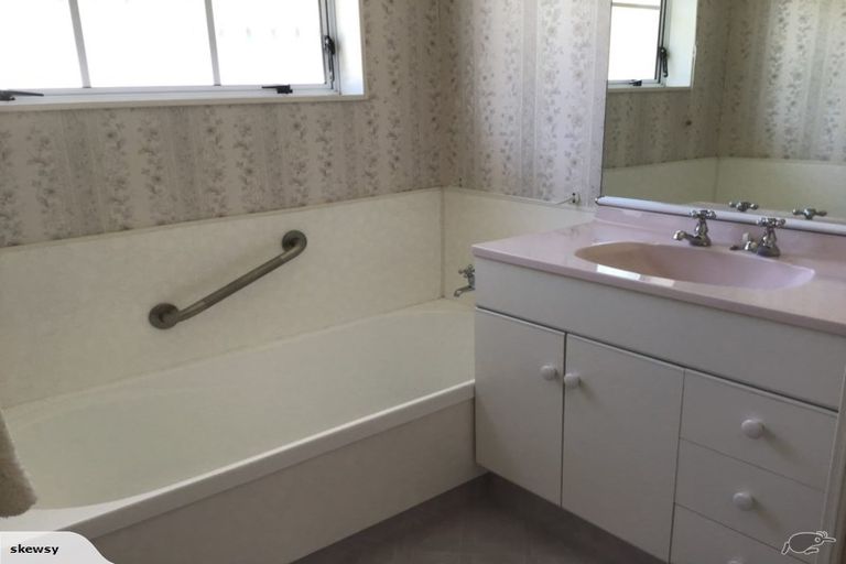 Photo of property in 1/123 Avondale Road, Greenmeadows, Napier, 4112