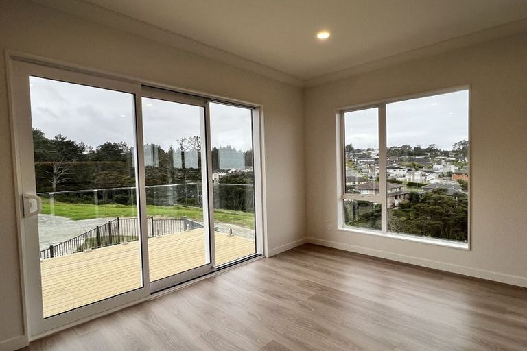 Photo of property in 23 Richard Hill Close, Fairview Heights, Auckland, 0632