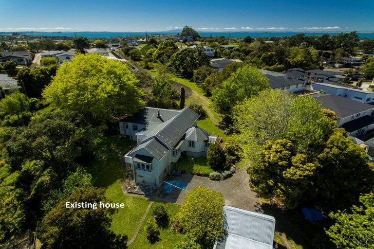 Photo of property in 1008 East Coast Road, Fairview Heights, Auckland, 0630