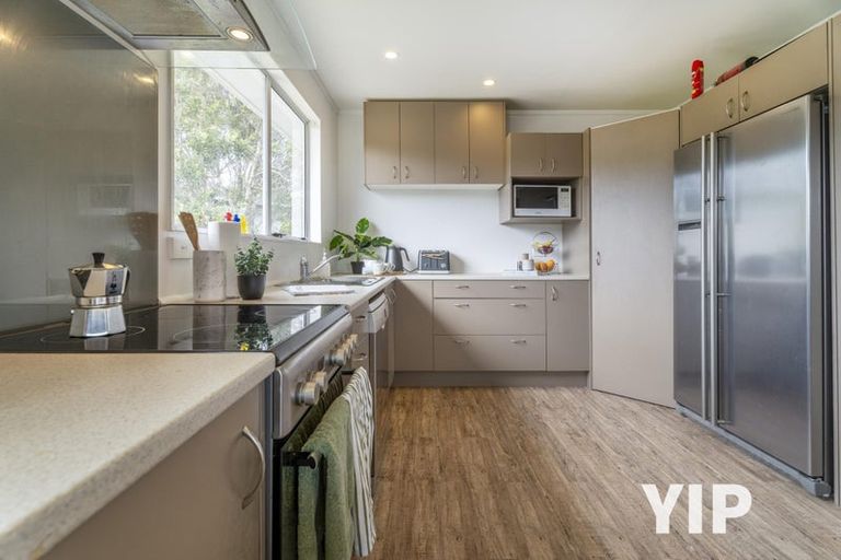 Photo of property in 12 Bloomsbury Grove, Newlands, Wellington, 6037