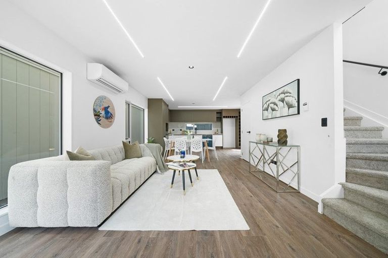 Photo of property in 17 Muir Avenue, Mangere Bridge, Auckland, 2022