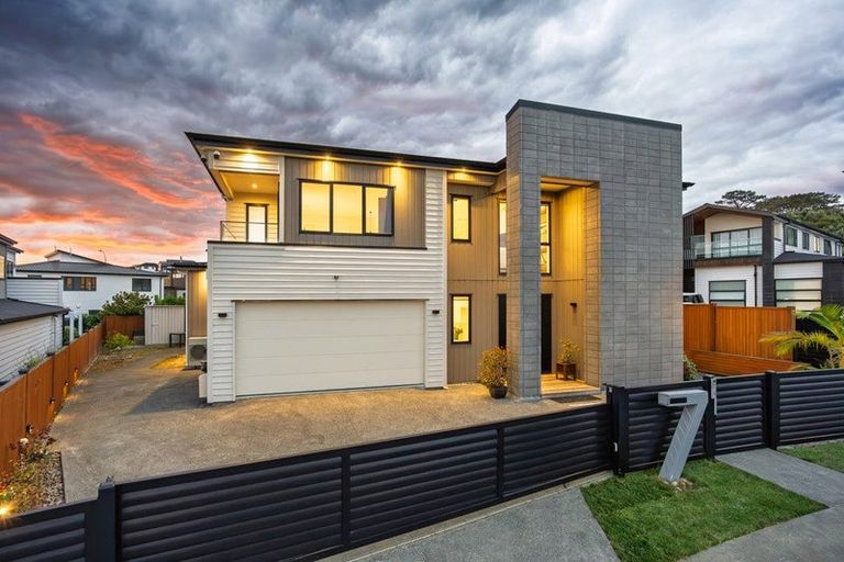 Photo of property in 7 Headsail Drive, Long Bay, Auckland, 0630