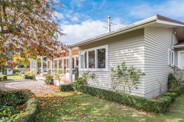 Photo of property in 12 Sunny Glen, Waikanae, 5036