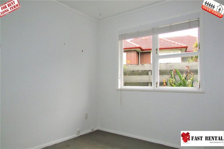 Photo of property in 16 Woodstock Road, Forrest Hill, Auckland, 0620