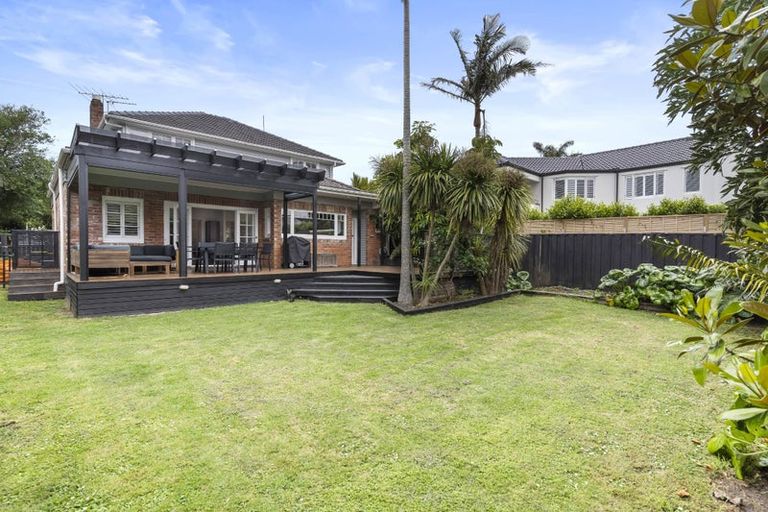 Photo of property in 14 Saltburn Road, Milford, Auckland, 0620