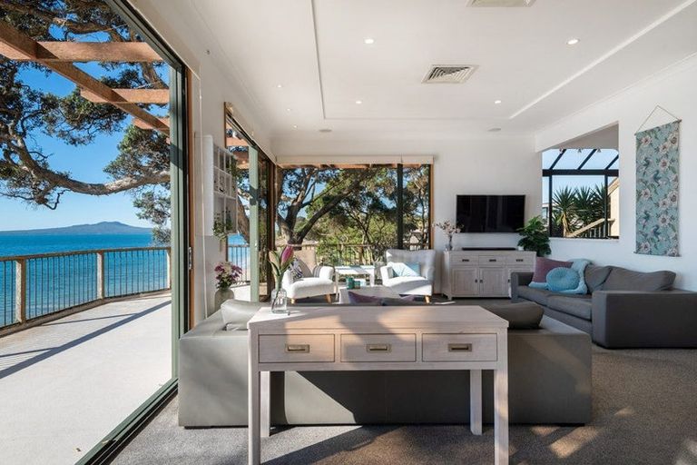 Photo of property in 19 View Road, Campbells Bay, Auckland, 0630