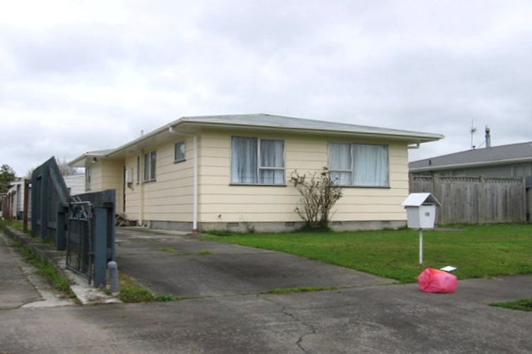 Photo of property in 18 Acacia Street, Kelvin Grove, Palmerston North, 4414
