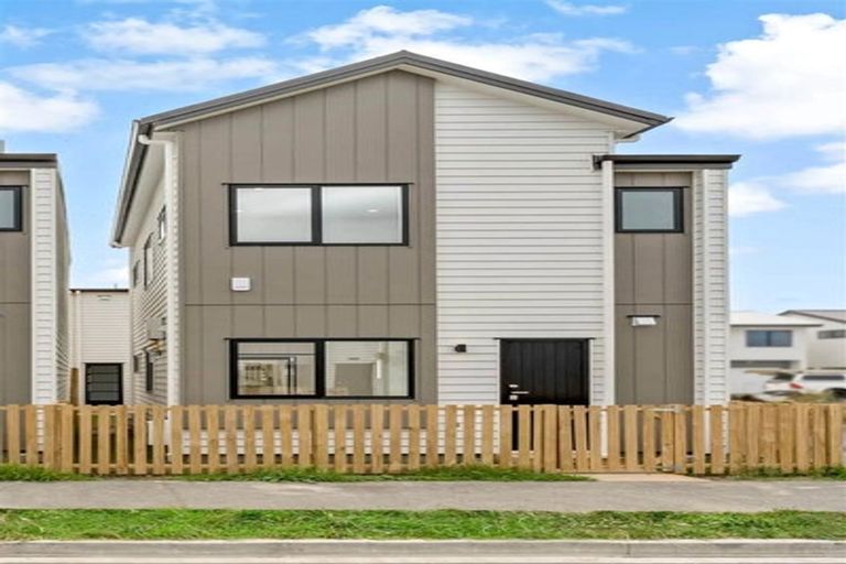 Photo of property in 28 Whare Kauri Road, Papakura, 2110