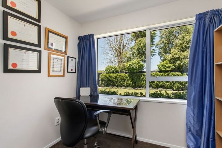 Photo of property in 34 Rembrandt Place, Burnside, Christchurch, 8053