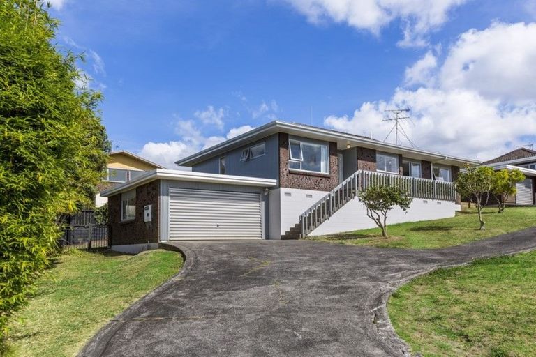 Photo of property in 1/12 Lydford Place, Glendene, Auckland, 0602