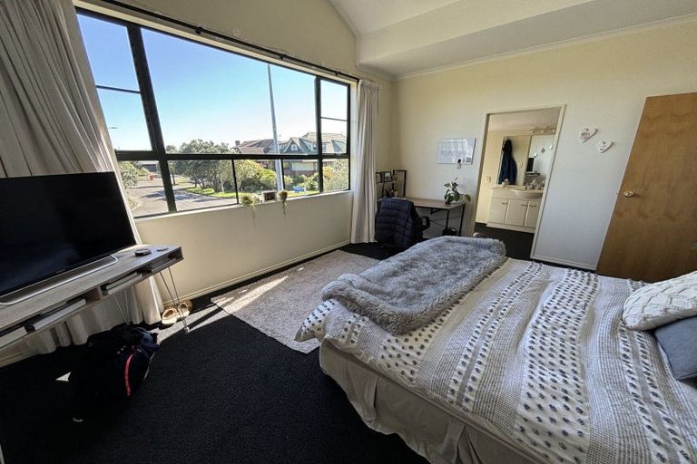 Photo of property in 16 Ruapehu Drive, Fitzherbert, Palmerston North, 4410