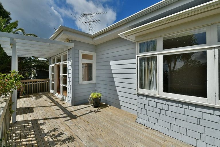 Photo of property in 14 Tiri Road, Manly, Whangaparaoa, 0930