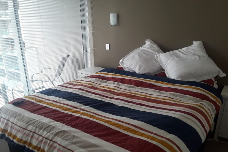 Photo of property in Sanctum Apartment, 10 Ebor Street, Te Aro, Wellington, 6011