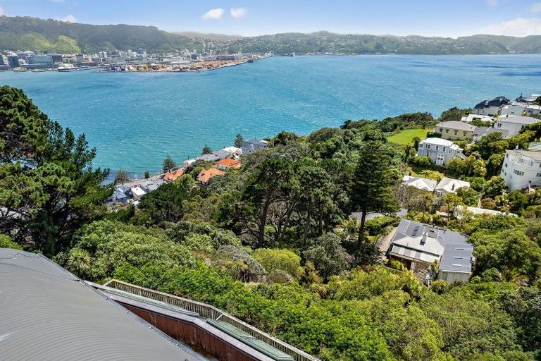 Photo of property in 14 Palliser Road, Roseneath, Wellington, 6011