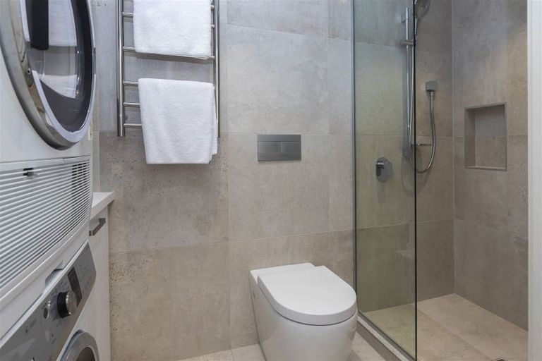 Photo of property in 180 Fendalton Road, Fendalton, Christchurch, 8052