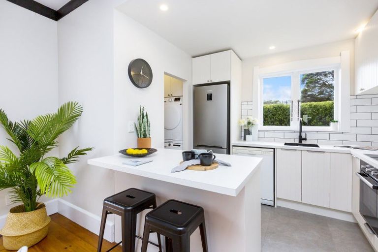 Photo of property in 8 Leighton Avenue, Waiwhetu, Lower Hutt, 5010