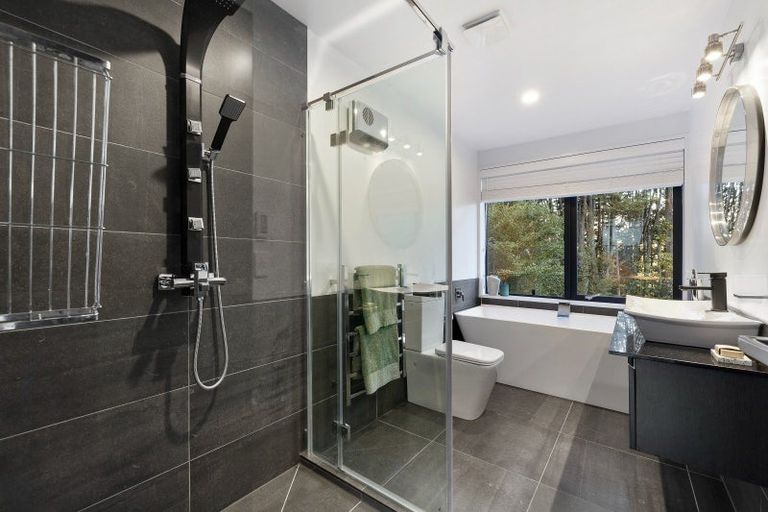 Photo of property in 18 Falcon Heights, Mount Creighton, Queenstown, 9371