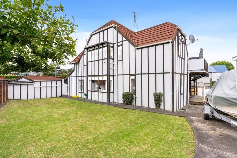 Photo of property in 1 Adonis Place, Half Moon Bay, Auckland, 2012